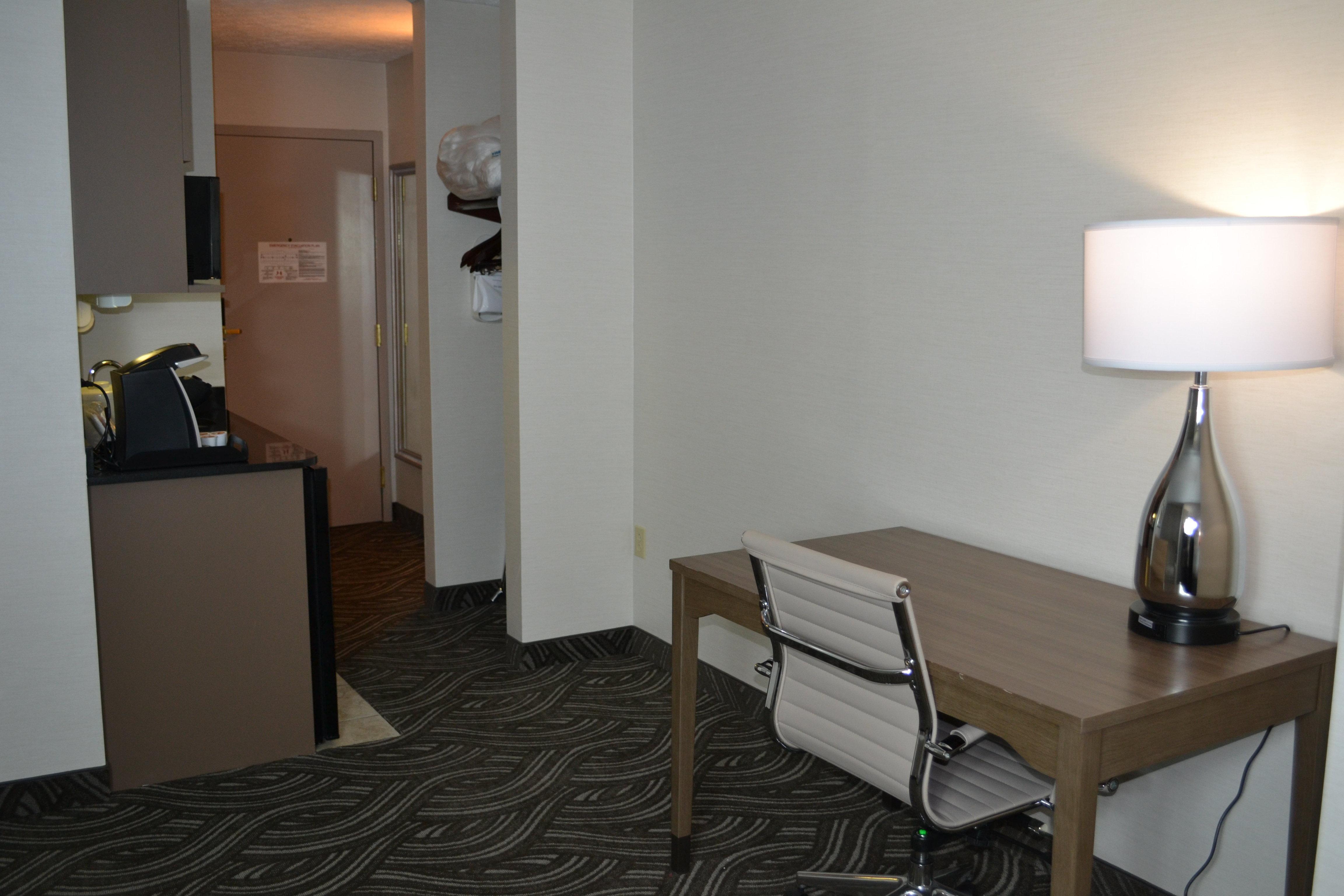 Holiday Inn Express Hotel & Suites Kent State University Exterior photo