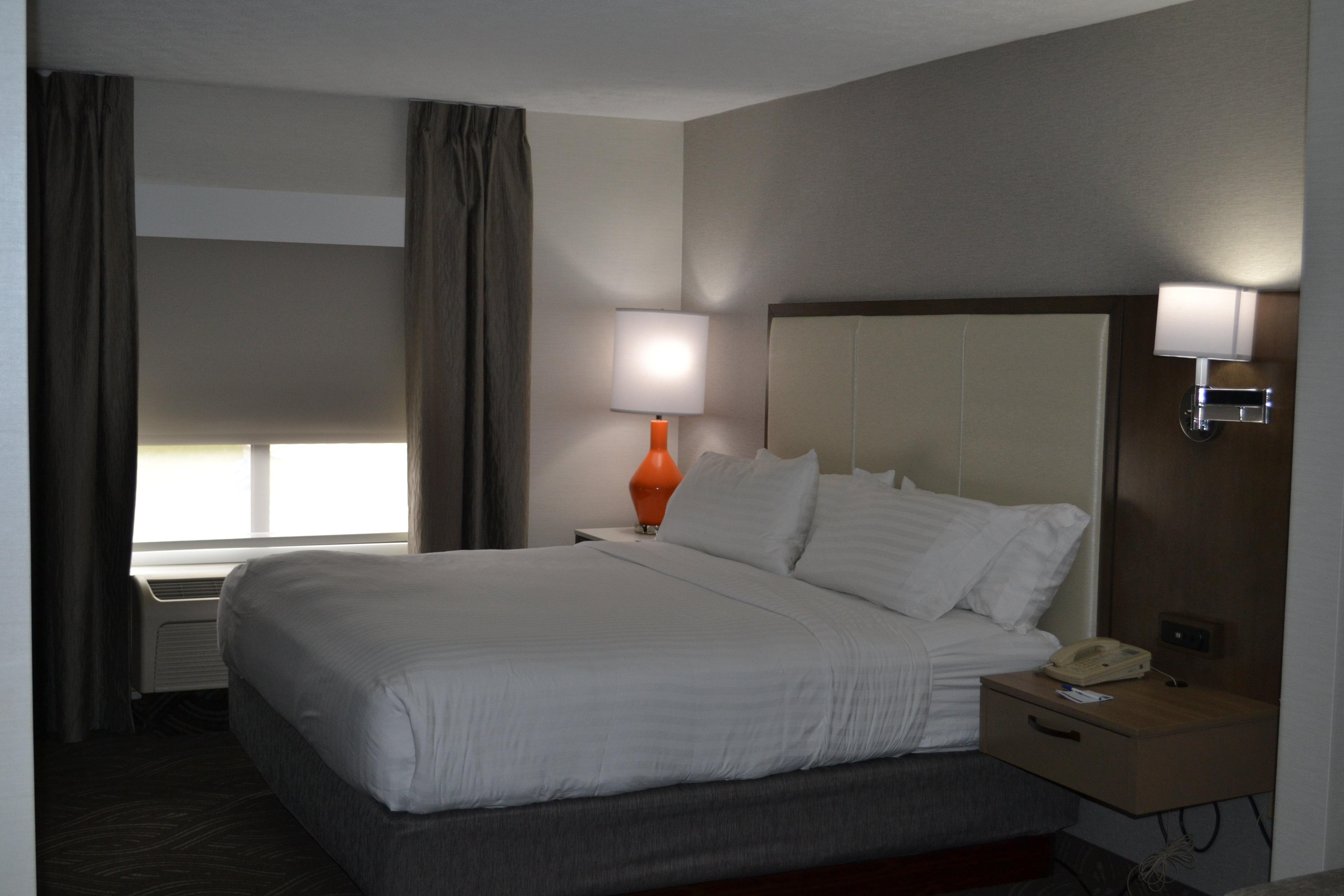 Holiday Inn Express Hotel & Suites Kent State University Exterior photo