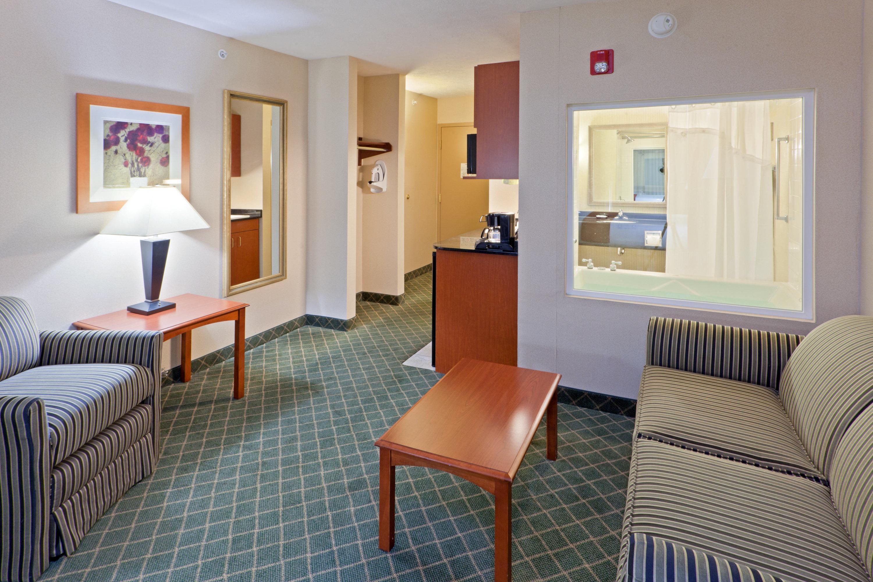 Holiday Inn Express Hotel & Suites Kent State University Room photo